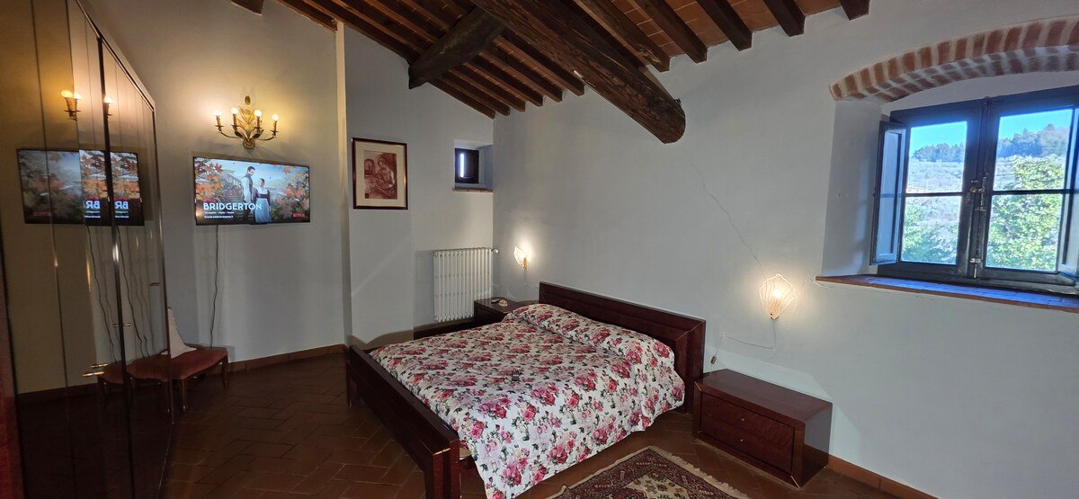 Podere Pagliaio 1 &mdash; Camera matrimoniale con travi a vista