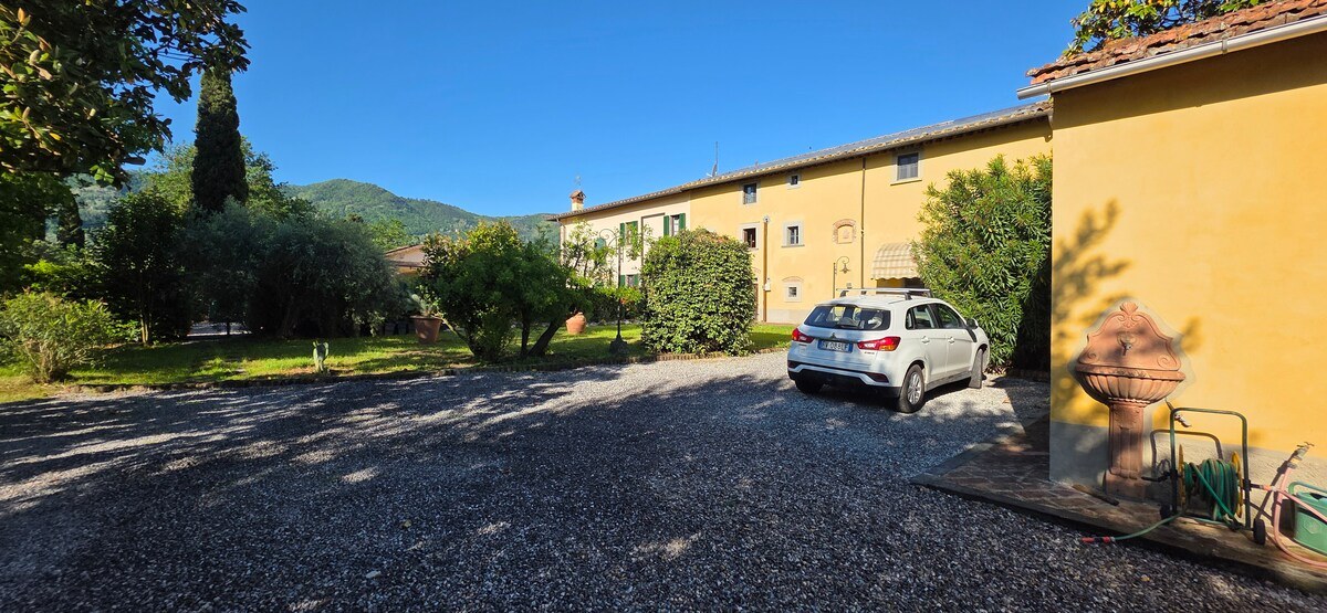 Podere Pagliaio 1 &mdash; La facciata sul lato del parcheggio