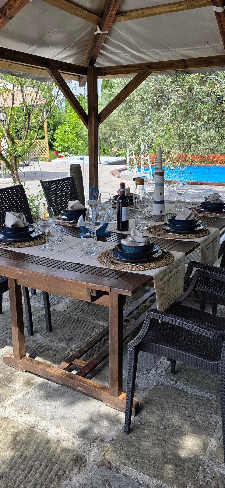 Podere Pagliaio 1 &mdash; Cena sotto il gazebo, a due passi dalla piscina