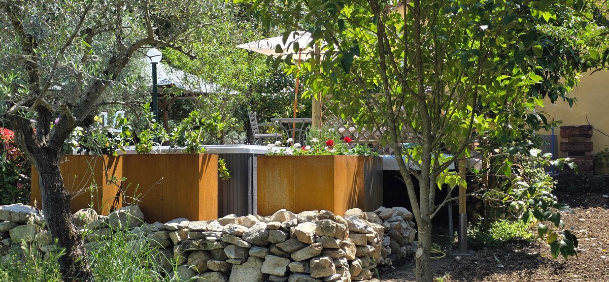 Podere Pagliaio 1 &mdash; Il giardino visto dal lato della casa