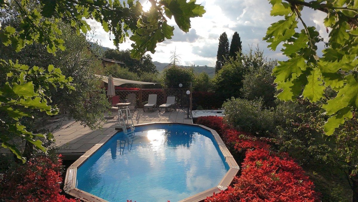 Podere Pagliaio 1 &mdash; L'acqua della piscina nel pomeriggio