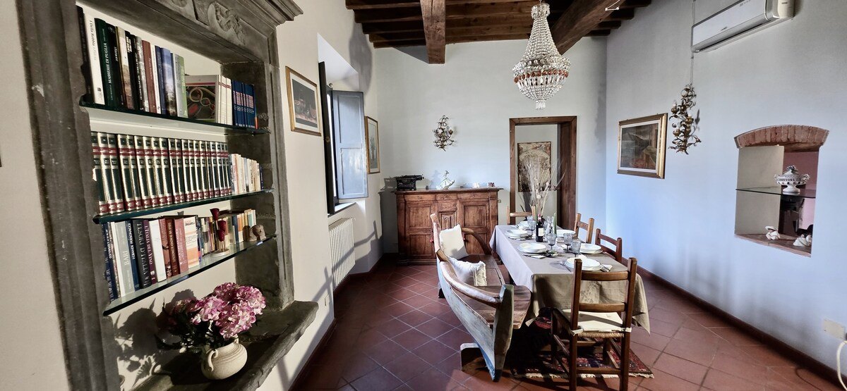 Podere Pagliaio 1 &mdash; La sala da pranzo con la libreria