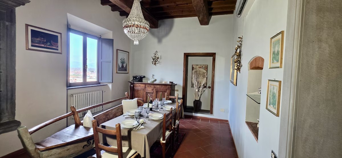 Podere Pagliaio 1 &mdash; La sala da pranzo con la finestra sulla valle